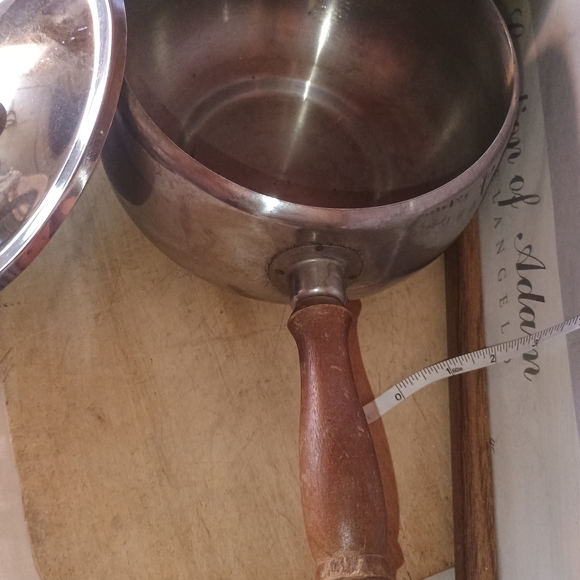 Stainless Steel Saucepan with Wooden Handle - Picture 2 of 3